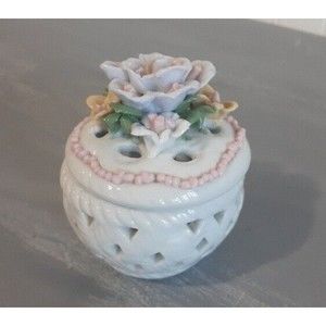 White Floral Porcelain Basket Weave Covered Trinket Dish‎